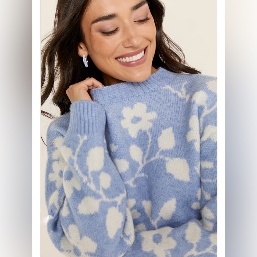 Francesca’s Allyson Mock Neck Floral Pullover Sweater Blue White XS NWT